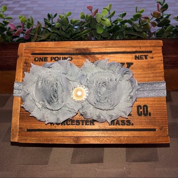 New 😁3/$15😁 Soft gray headband for baby girl - Picture 1 of 2